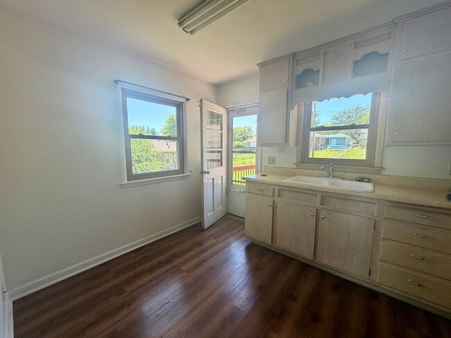 Building Photo - 863/865 S 45th St