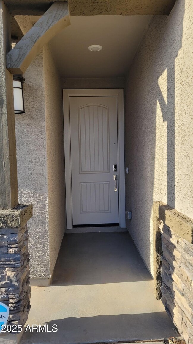 Building Photo - 15998 W Smoketree Dr