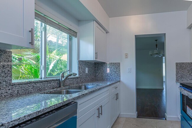 Building Photo - 2882 S Le Jeune Rd