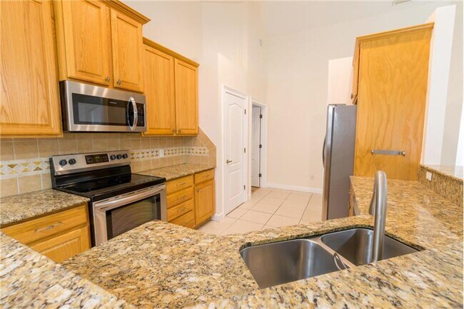 Building Photo - 920 SW Capri St