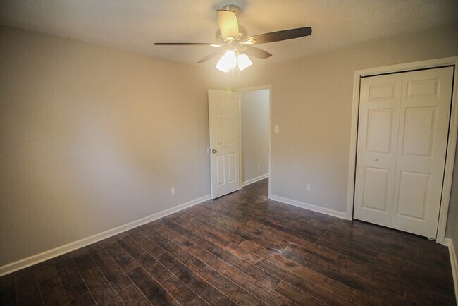 Building Photo - 525 Cashel Rd