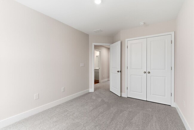 Building Photo - Beautiful 3 Bedroom 2.5 Bath Townhome in East Main Meadows