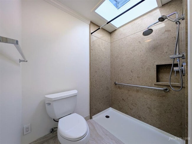 Building Photo - 3044 Franklin St