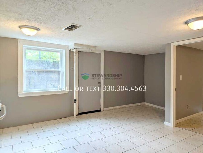 Building Photo - 177 Watson St