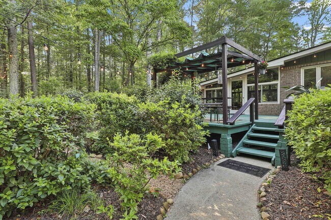 Building Photo - 120 Tall Pine Dr