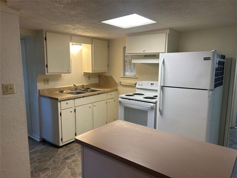 Building Photo - 2651 Pioneer Ln