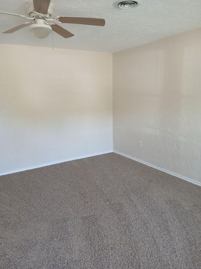 Building Photo - 2312 NW 46th- AVAILABLE NOW!