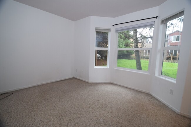 Building Photo - 232 NE 76th Ave