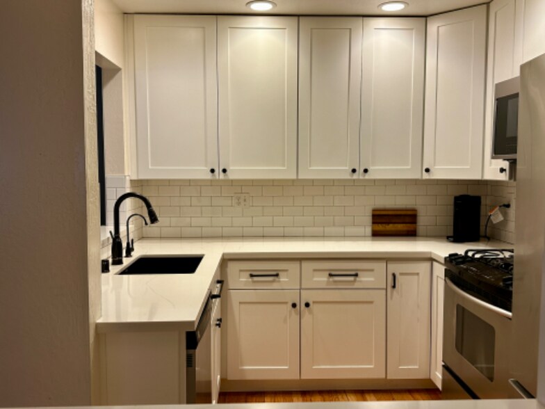 Building Photo - 3013 Arlington Dr