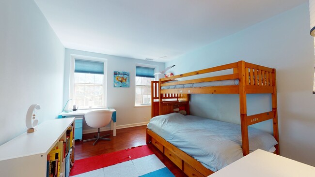 Building Photo - McLean Gardens 1,000 Sq Foot Loft Style Ap...