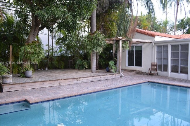 Building Photo - 165 NE 98th St