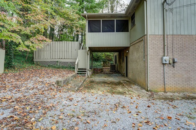 Building Photo - 1312 N Barton St