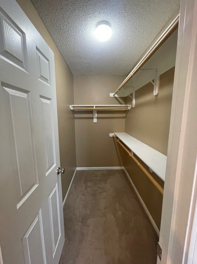 Building Photo - 2608 Deerfield Blvd