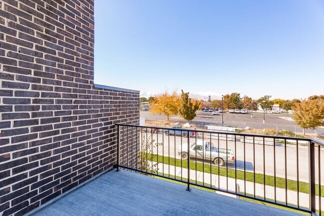 Building Photo - Gorgeous Brand New Townhome!
