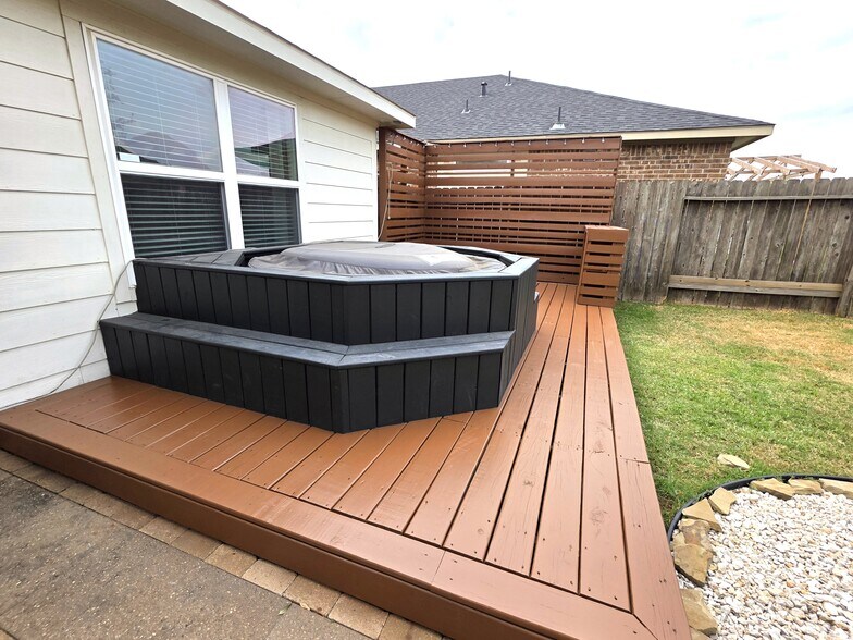 Building Photo - 15434 Kaston Dr