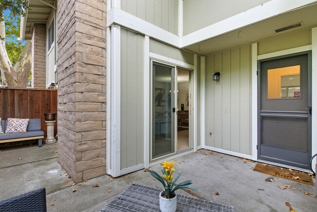 Building Photo - 1123 San Ramon Valley Blvd