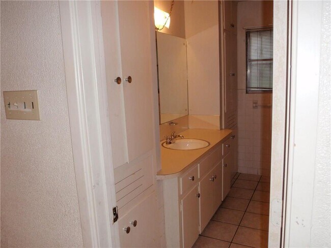 Building Photo - 9106 Shepard Dr