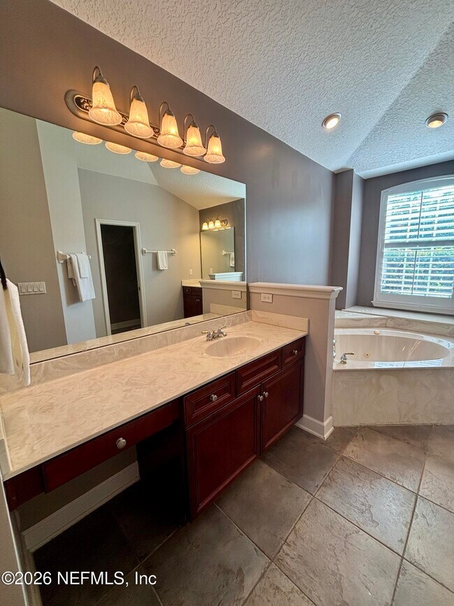 Building Photo - 11827 Crusselle Dr