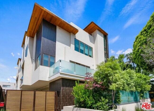 Building Photo - 1251 N Formosa Ave