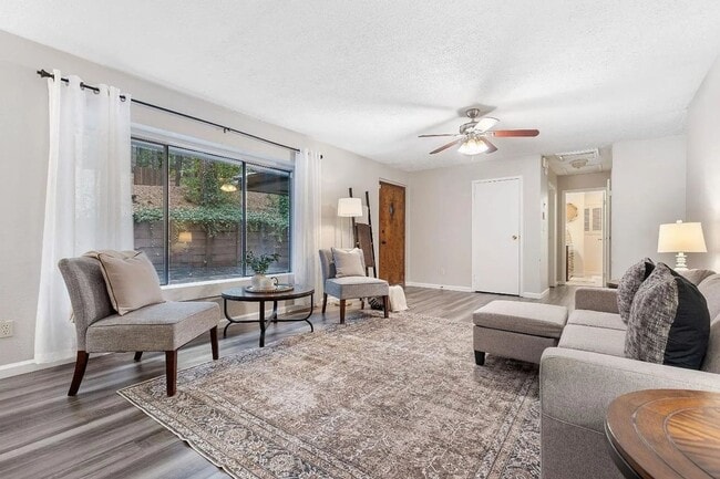 Building Photo - 358 Alpine Dr