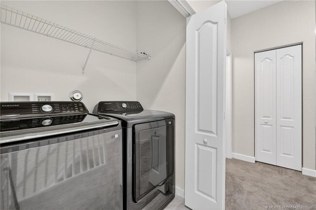 Building Photo - 9504 SW Otter Ln