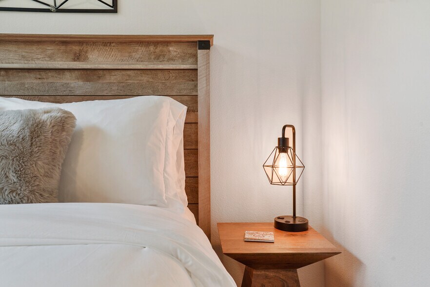 Building Photo - 3809 Valley View Rd