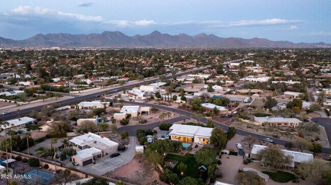 Building Photo - 7417 E Paradise Dr