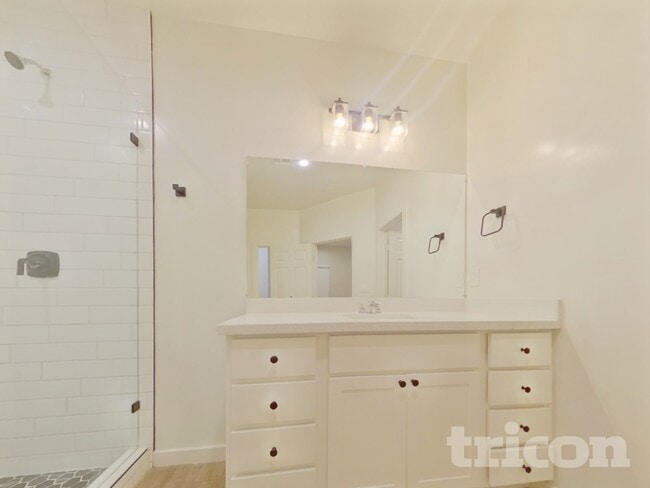 Building Photo - 109 E Mountain View Dr