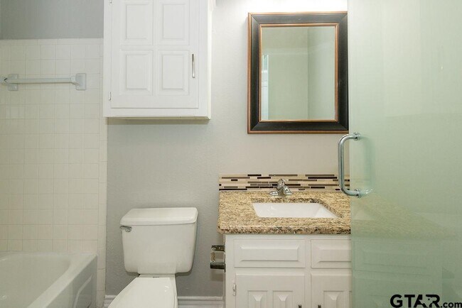 Building Photo - 5811 Hollytree Dr