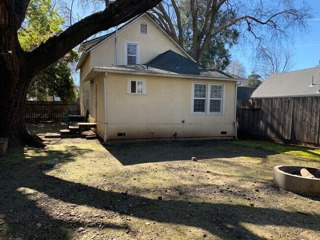 Building Photo - Cute Chico Charmer/Close to downtown and CSUC