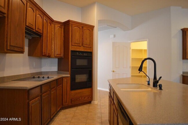 Building Photo - 4132 E Carriage Ct