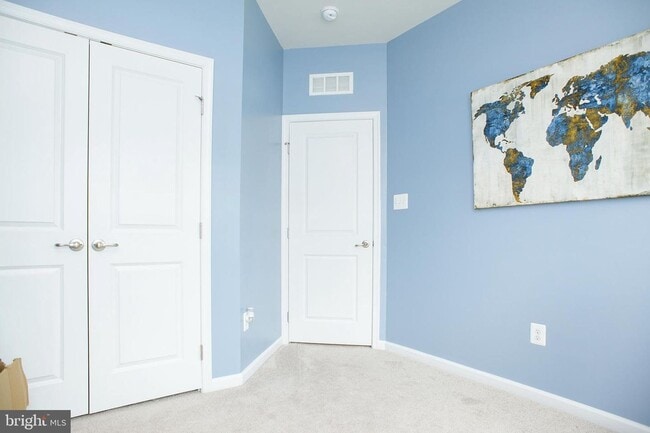 Building Photo - Stunning 3bd 2.5bth townhome in the Pondview community in Millersville.