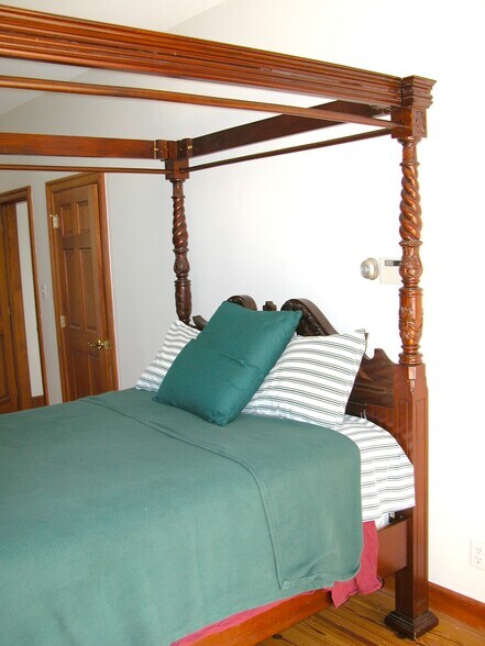 Building Photo - 324 Little Falls St