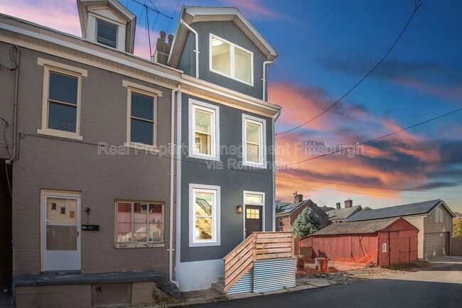 Building Photo - 144-43rd 1/2 43rd 1/2 St