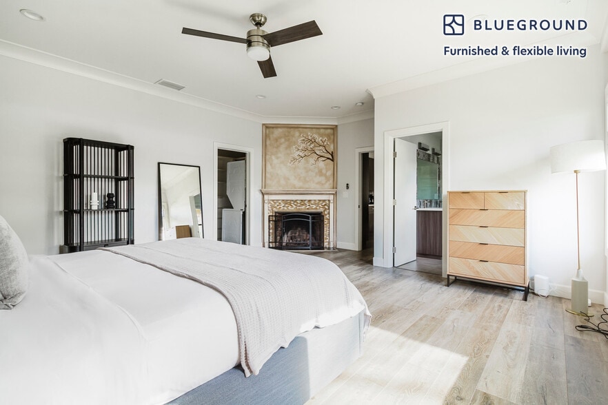 Building Photo - 251 Middlefield Rd