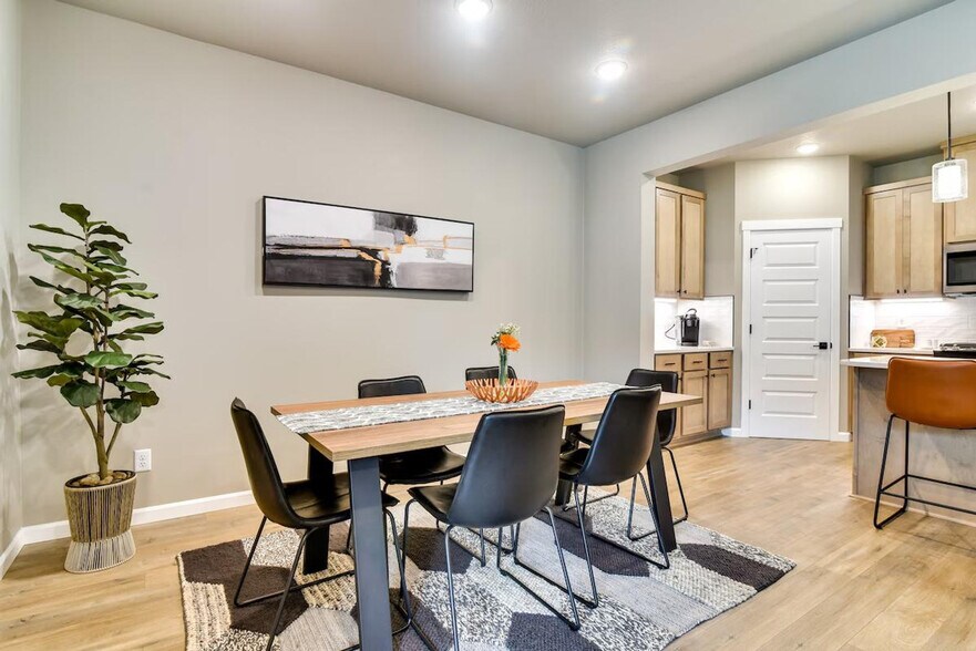 Building Photo - 6816 NE 131st Way