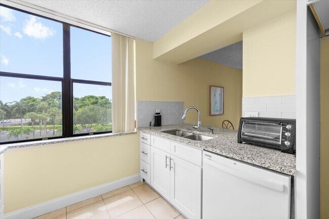 Building Photo - 2255 Lindell Blvd