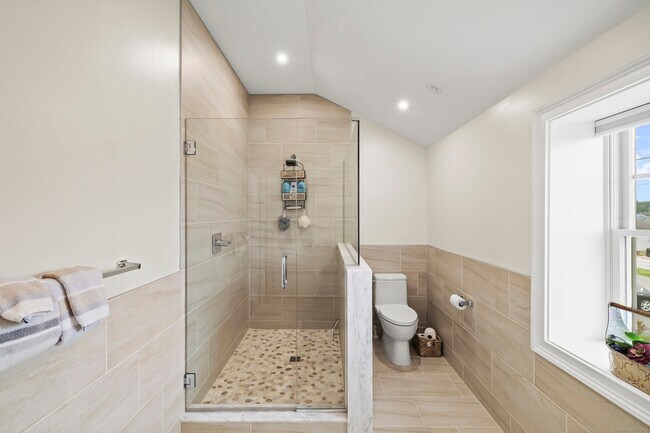 Building Photo - 18 Bel Aire Manor