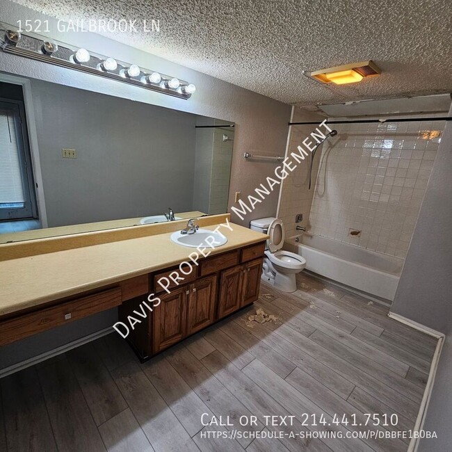 Building Photo - 1521 Gailbrook Ln