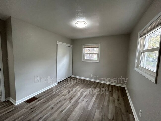 Building Photo - 3748 St James Ave