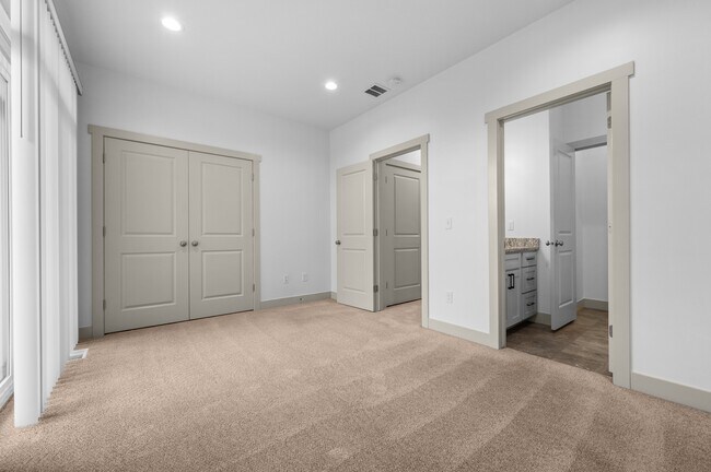 Building Photo - 671 S 400 E