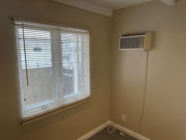 Building Photo - 222 Gull St