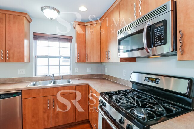 Building Photo - Immerse Yourself in Comfort and Convenience