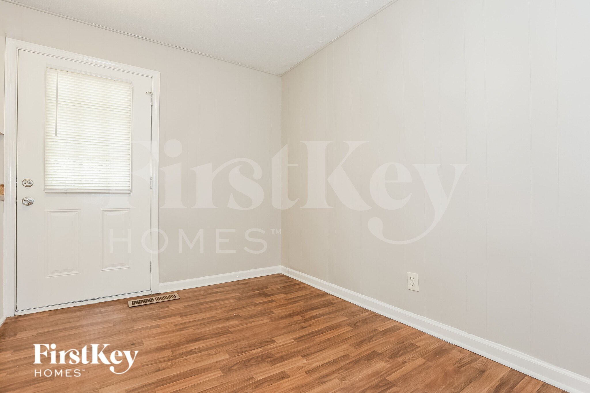 Building Photo - 4971 Oakdale Dr