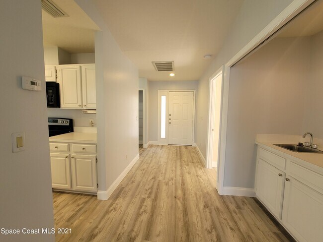 Building Photo - 912 Ridge Lake Dr