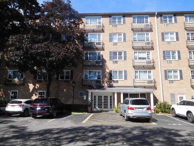 Primary Photo - 2 Consulate Dr