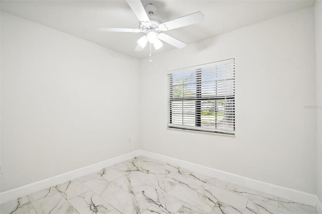 Building Photo - 4910 N Darby Ave