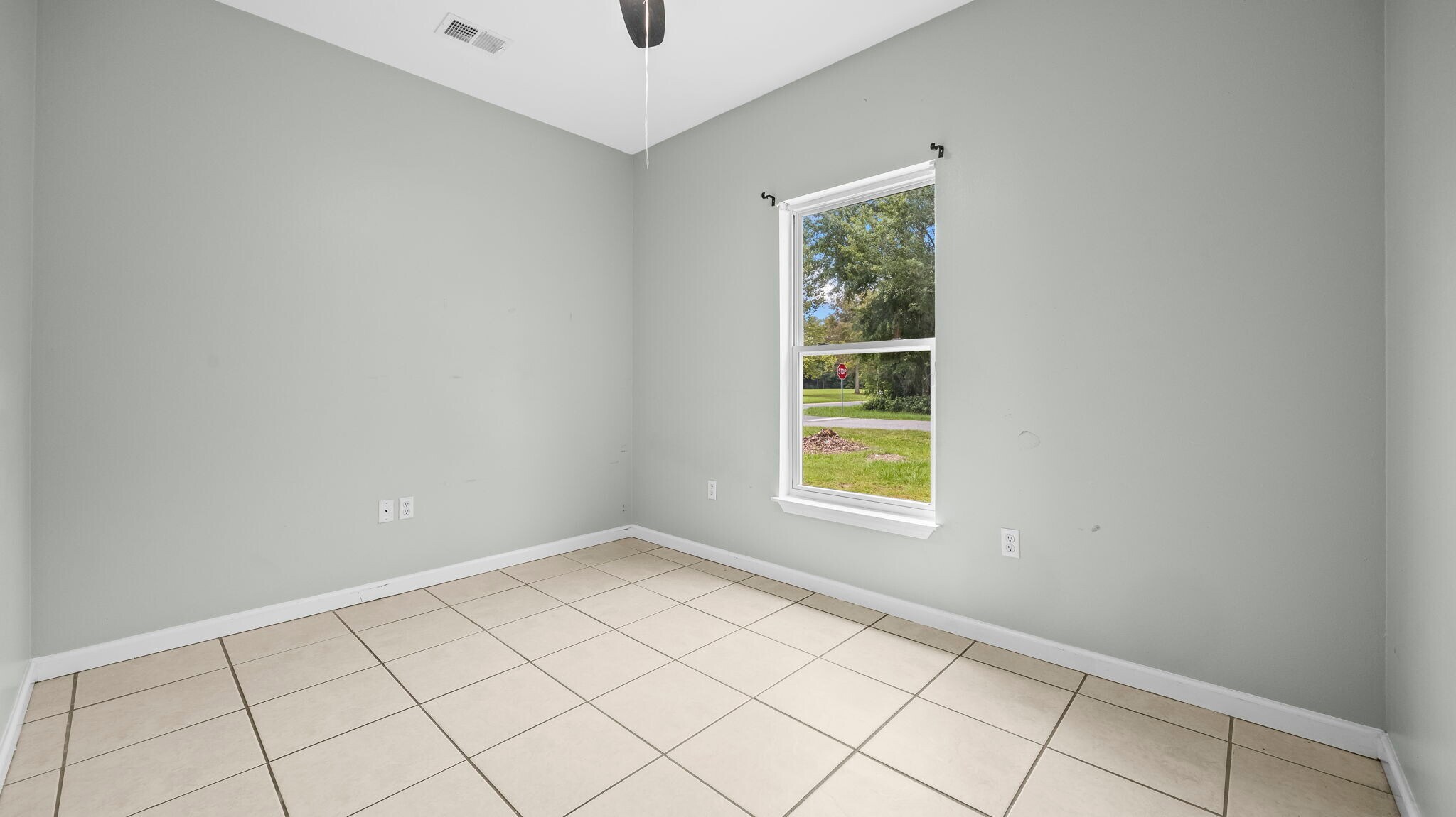 Building Photo - 601 S Cedar St