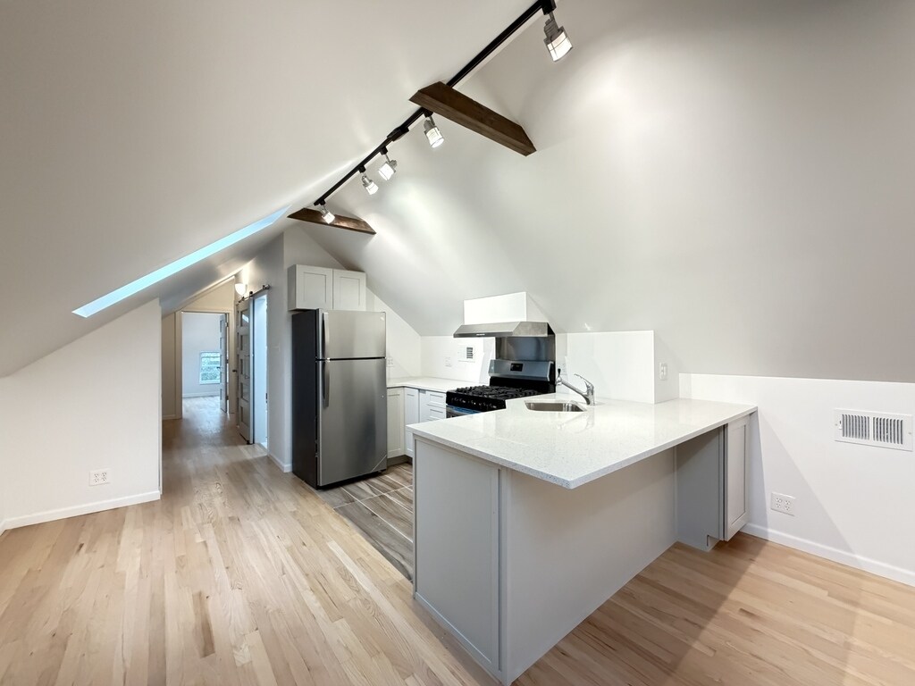 Building Photo - 1401 N Bosworth Ave