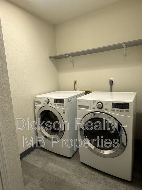 Building Photo - 994 Wheatland Ct